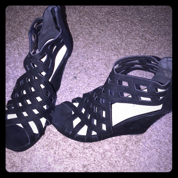 Wedge Heels - Picture 1 of 4